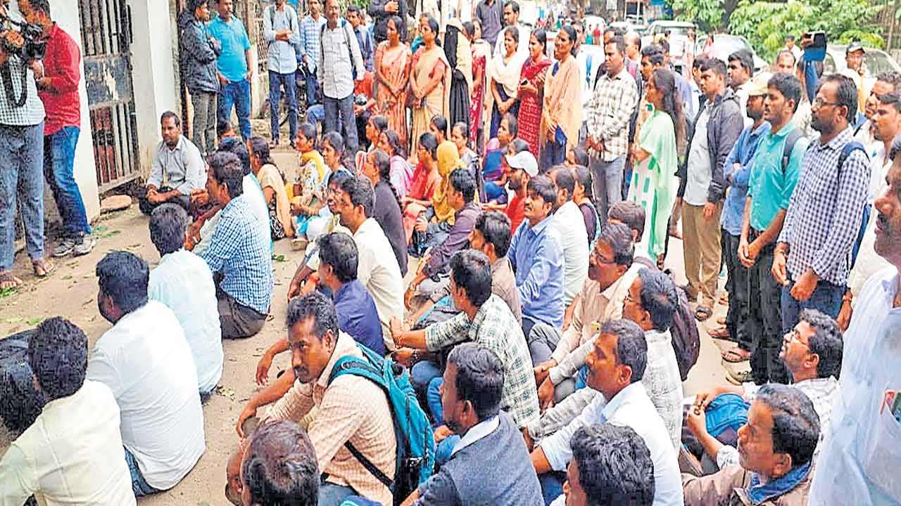 సొసైటీలో జరుగుతున్నదేమిటి?