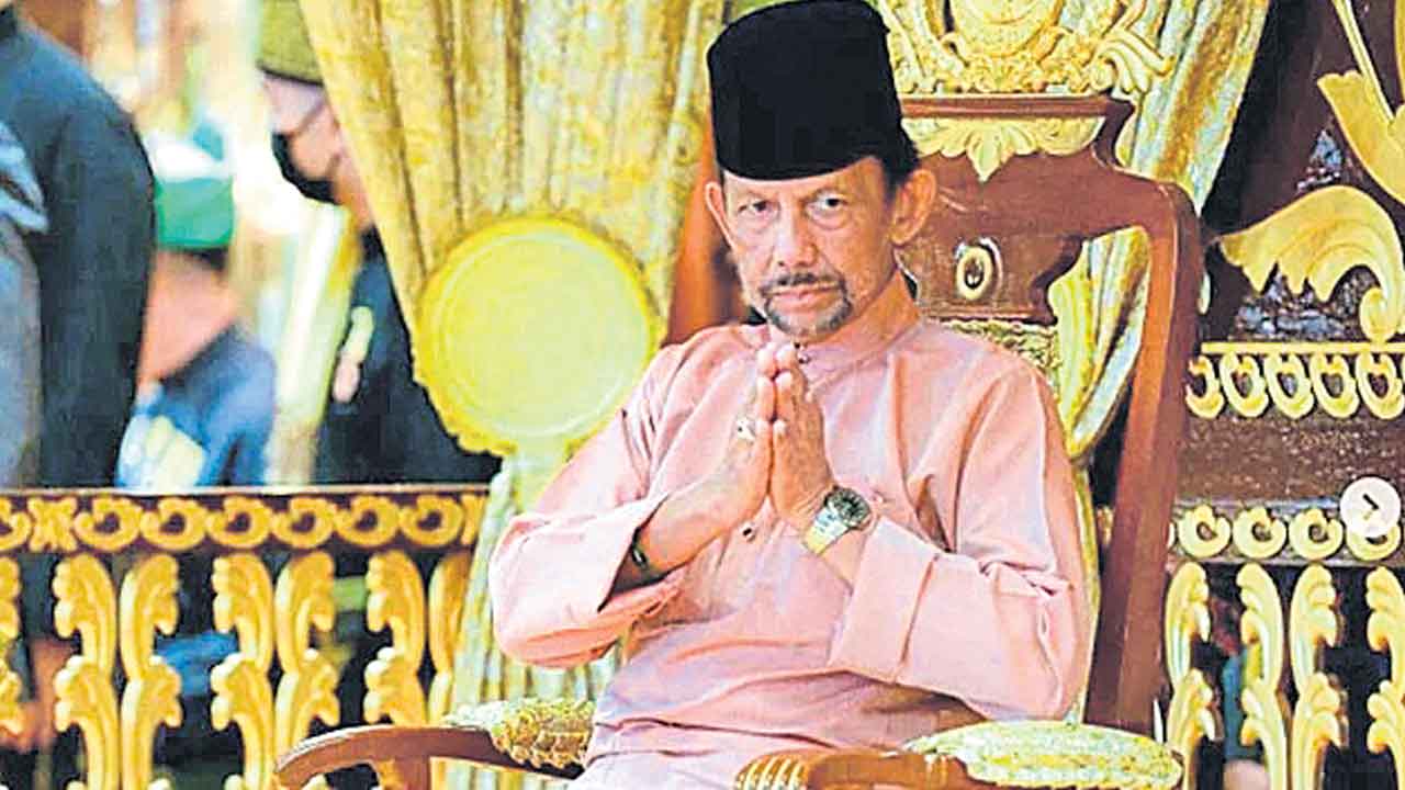 7,000 కార్లు.. 1800 గదుల రాజభవనం