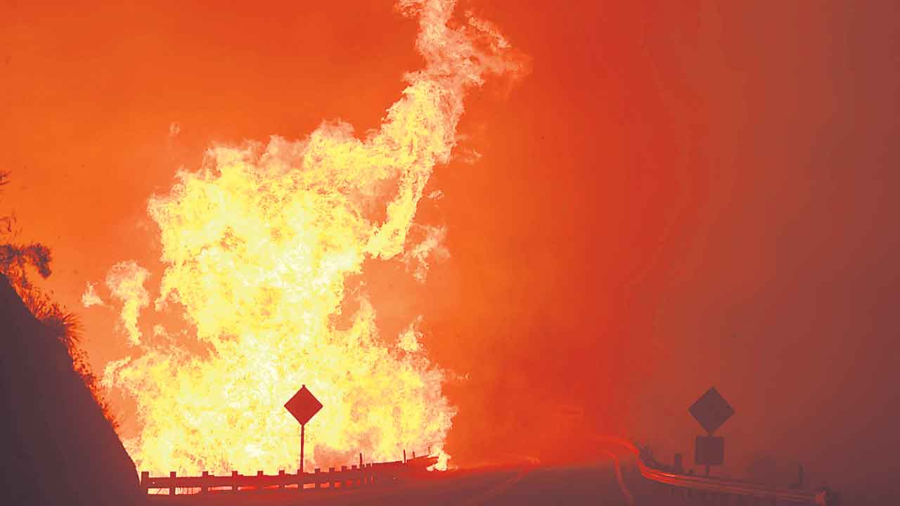 కాలిఫోర్నియా, నెవాడాలో కార్చిచ్చు