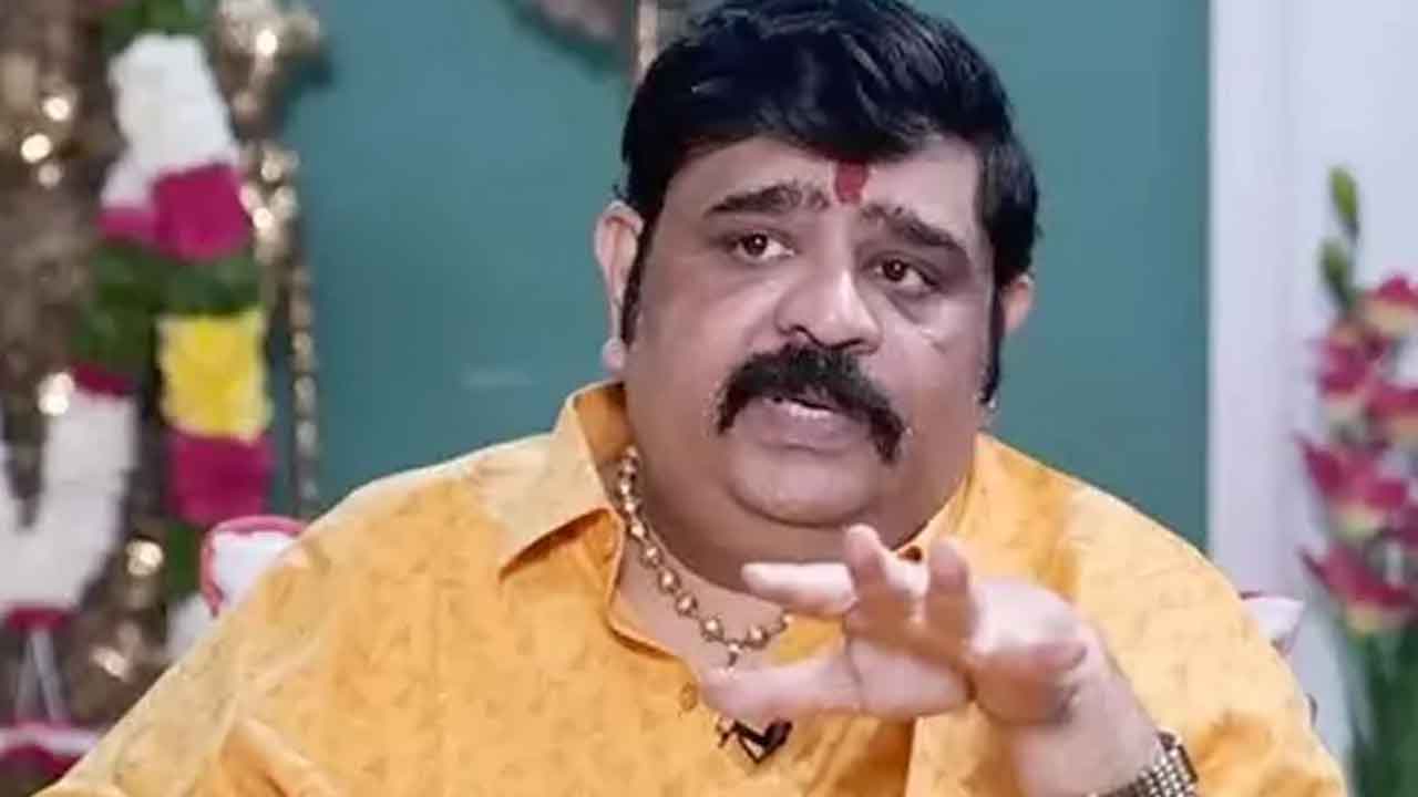 వేణుస్వామిపై కేసు నమోదుకు కోర్టు ఆదేశాలు అందలేదు