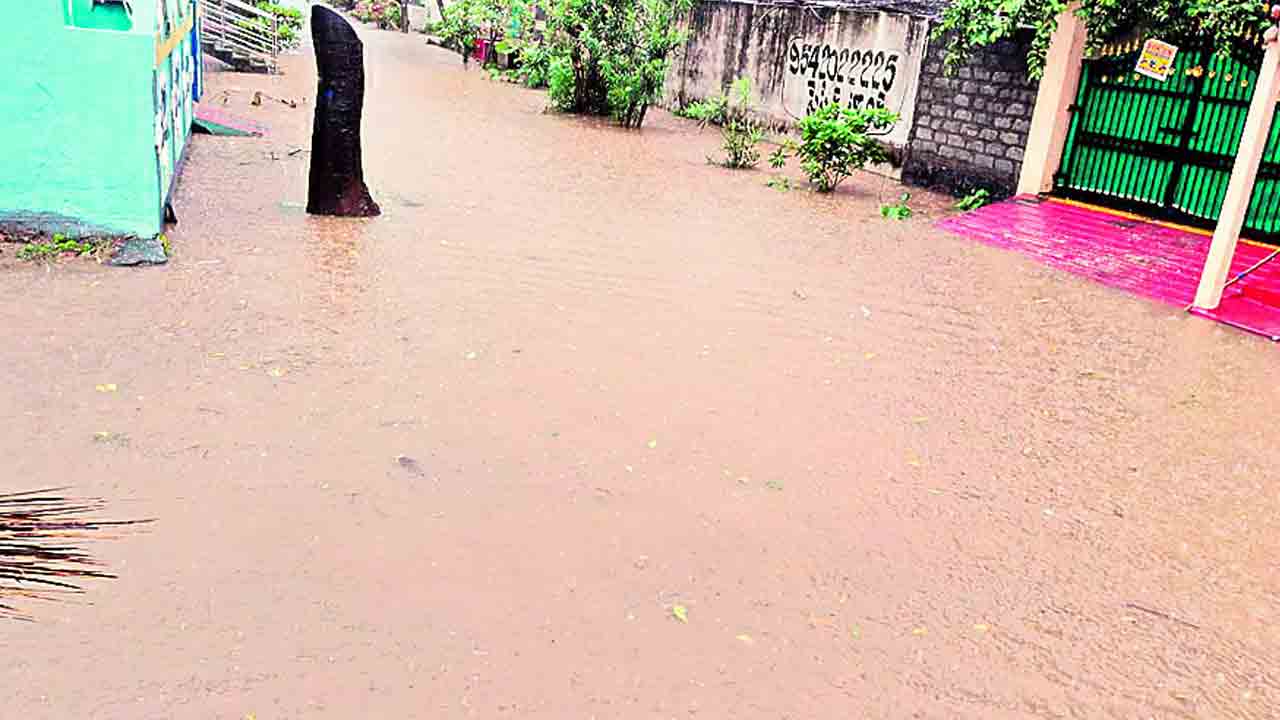 మానుకోట గజ గజ