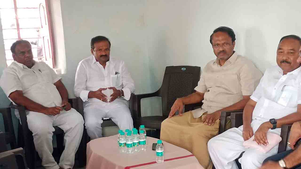 లక్ష్మారెడ్డికి ప్రముఖుల పరామర్శ