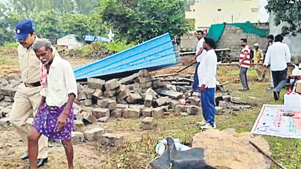 Telangana | అక్రమ నిర్మాణలపై సామాన్యుడికో నీతి.. కాంగ్రెస్‌ నేతకో రీతి