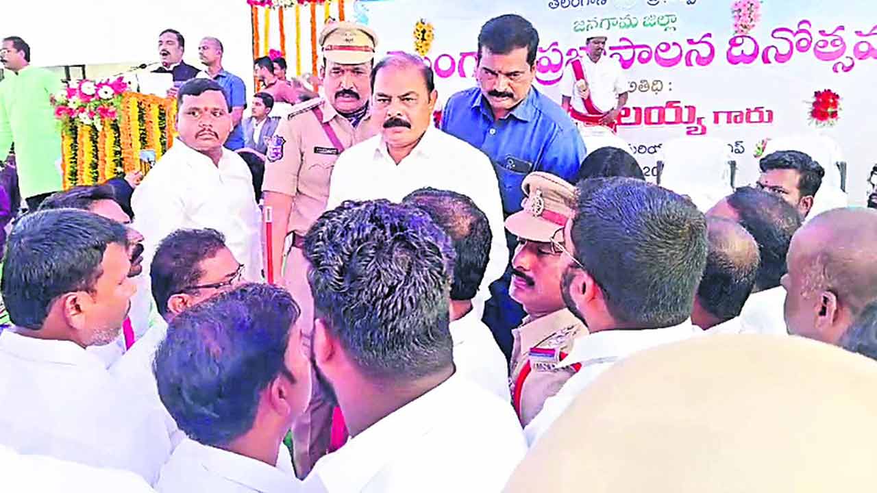 కాంగ్రెస్‌లో భగ్గుమన్న వర్గపోరు