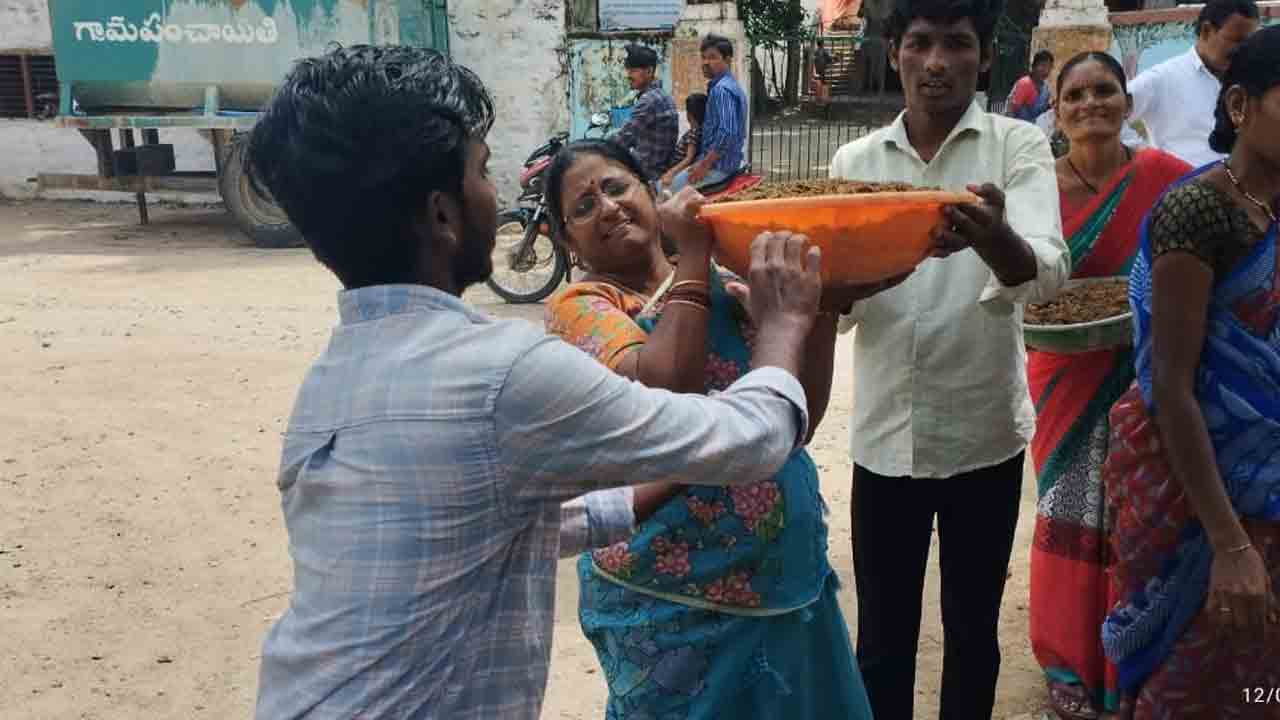 విద్యార్థులు, ఉపాధ్యాయుల శ్రమదానం