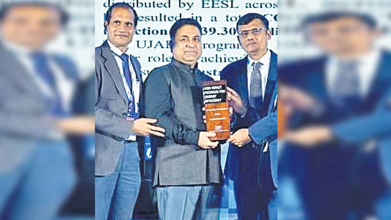 ఈఈఎస్‌ఎల్‌కు ‘ఇంపాక్ట్‌ ప్లేయర్‌ ఆఫ్‌ ది ఇయర్‌’ అవార్డు