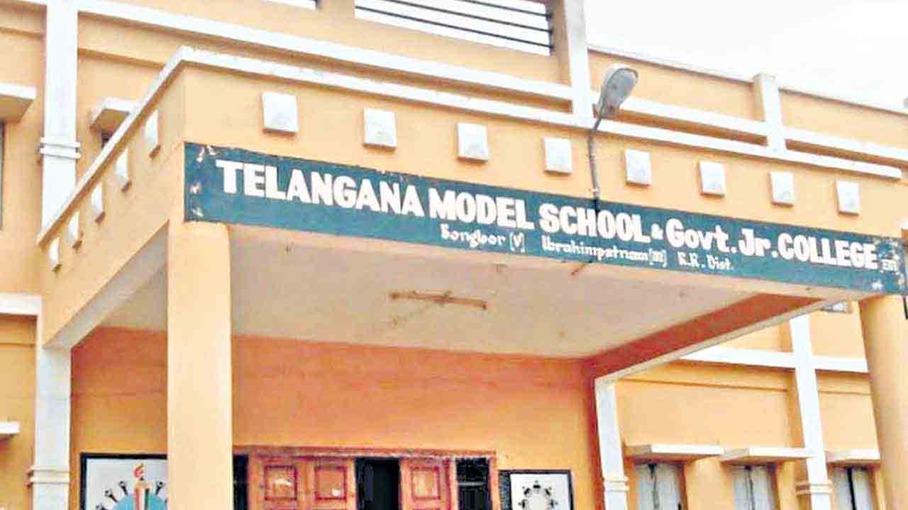 టీచర్ల కొరత తీర్చేందుకు ప్రత్యామ్నాయ ఏర్పాట్లు