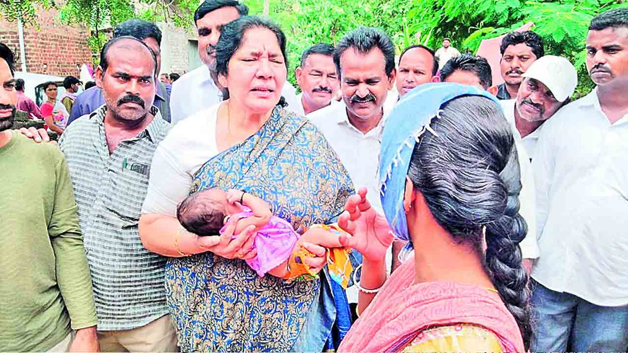 పరామర్శించి.. భరోసానిచ్చి..