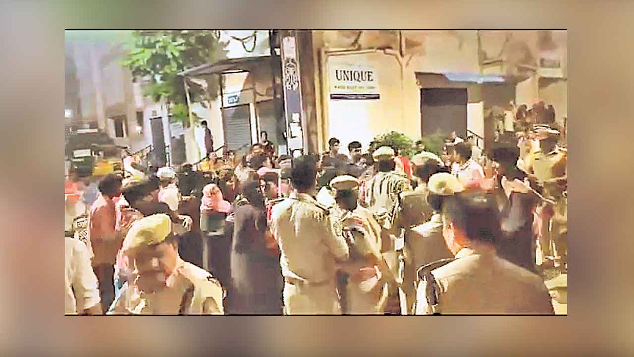 మా ఇండ్లే దొరికాయా…డబుల్‌ లబ్ధిదారుల ఆందోళన