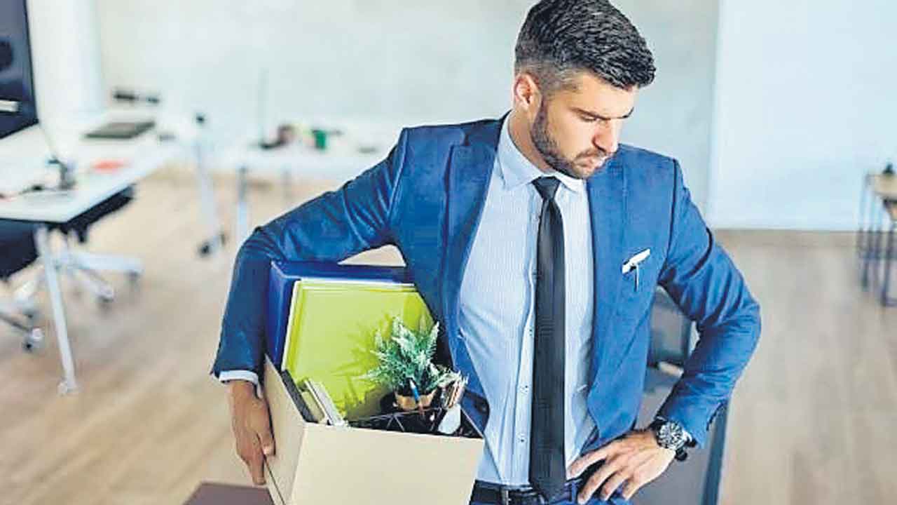 Layoffs | కొనసాగుతున్న ఉద్యోగాల కోతలు.. ఆగస్టులో 27 వేల మంది టెకీలపై వేటు