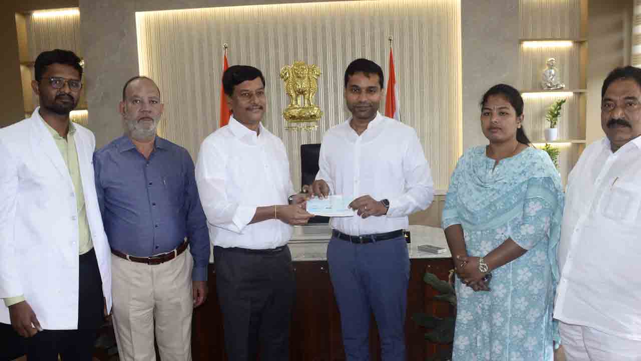 ఎంపీ ‘బండి’ భూరి విరాళం