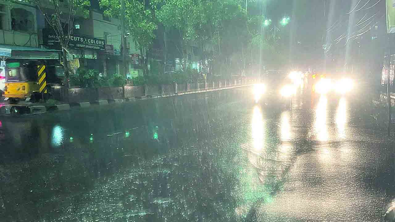 పగలంతా ఉక్కపోత.. రాత్రి కుండపోత