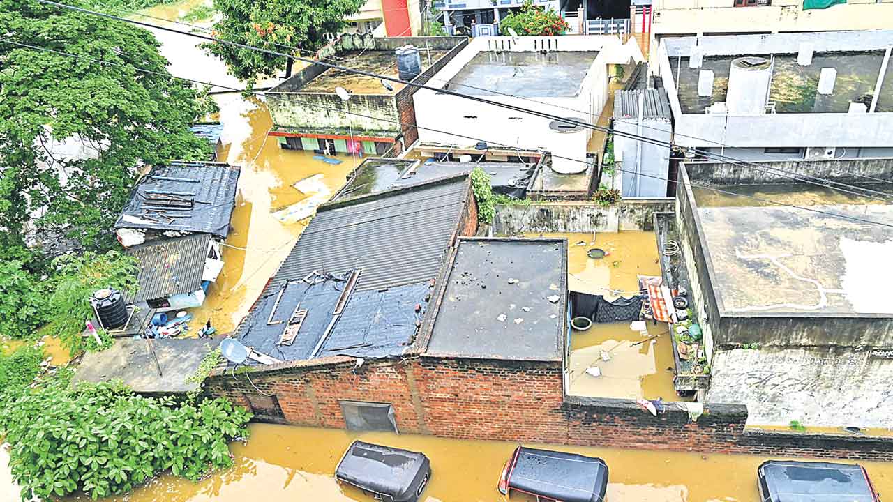 Khammam | ఖమ్మంలో జలప్రళయం.. ఊళ్లకు ఊళ్లను ముంచెత్తిన వరద