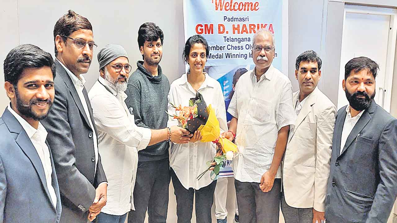 చెస్‌ చాంపియన్లకు ఘన స్వాగతం