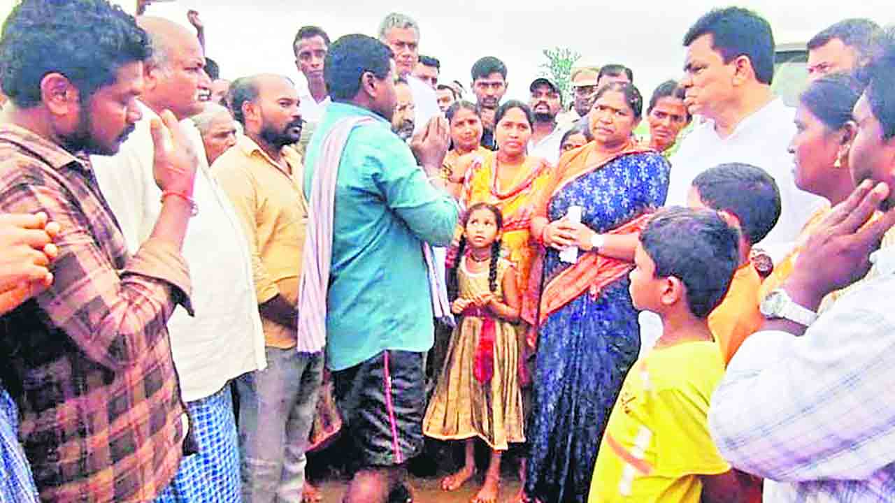 నిరసన..నిలదీల