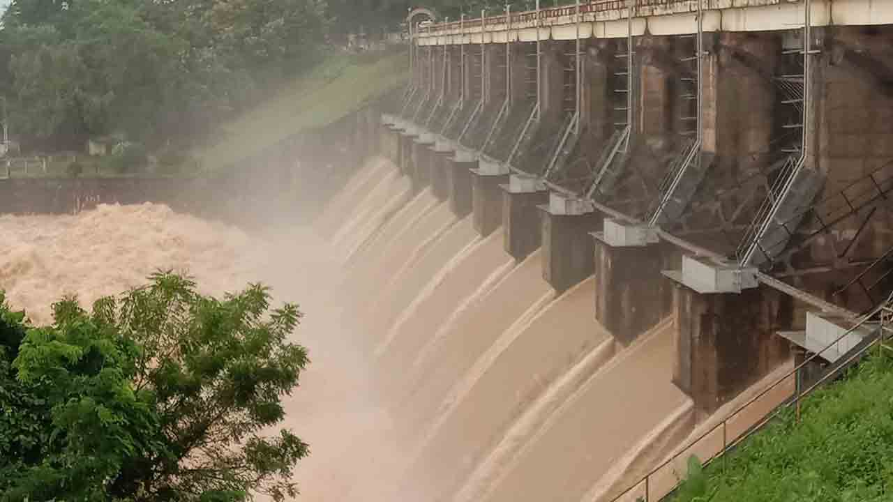 వాగులకు వరద పోటు