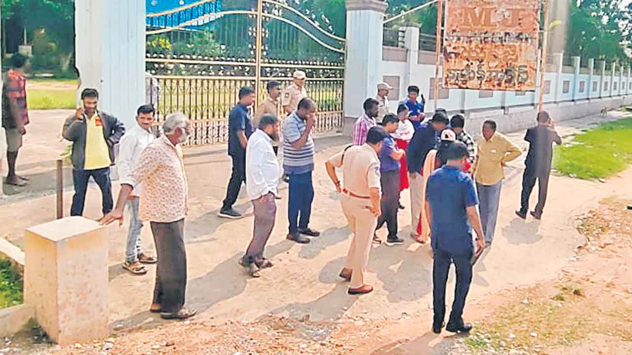 చెరువుల చుట్టూ.. భయం.. భయం..