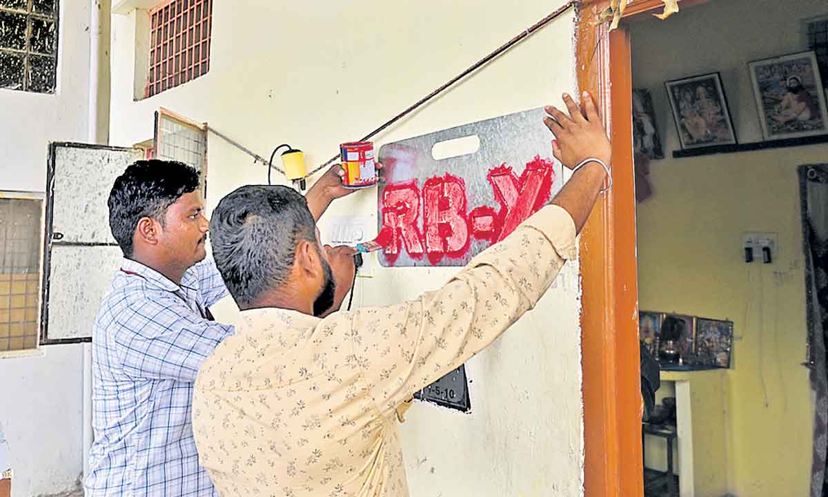 HYDRAA | మూసీలో ఎర్రగీత.. విషమిచ్చి చంపి ఇండ్లు కూల్చండి