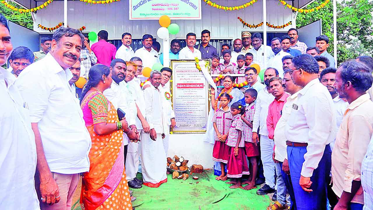 మరో మూడు కంటెయినర్‌ స్కూళ్లు