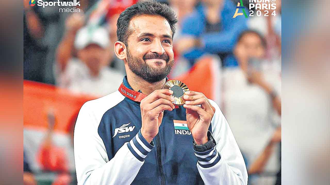 పారా షట్లర్లకు నజరానా