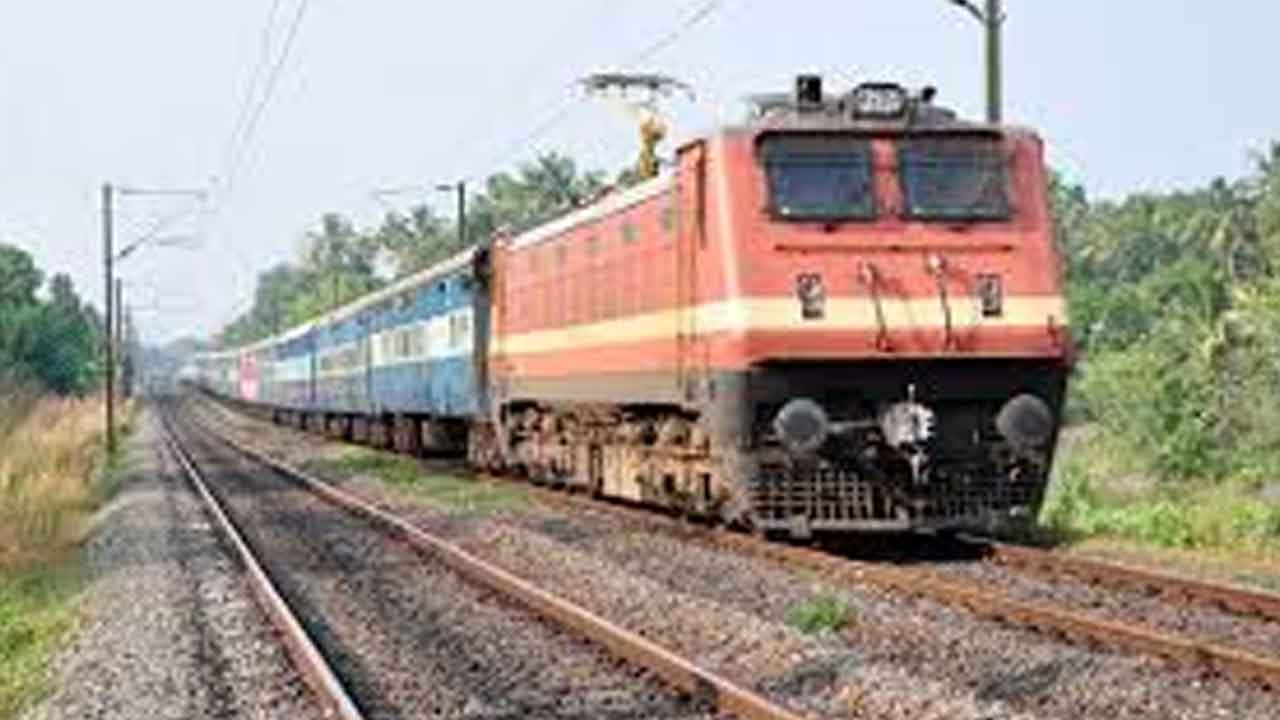 దసరా, దీపావళికి 650 ప్రత్యేక రైళ్లు