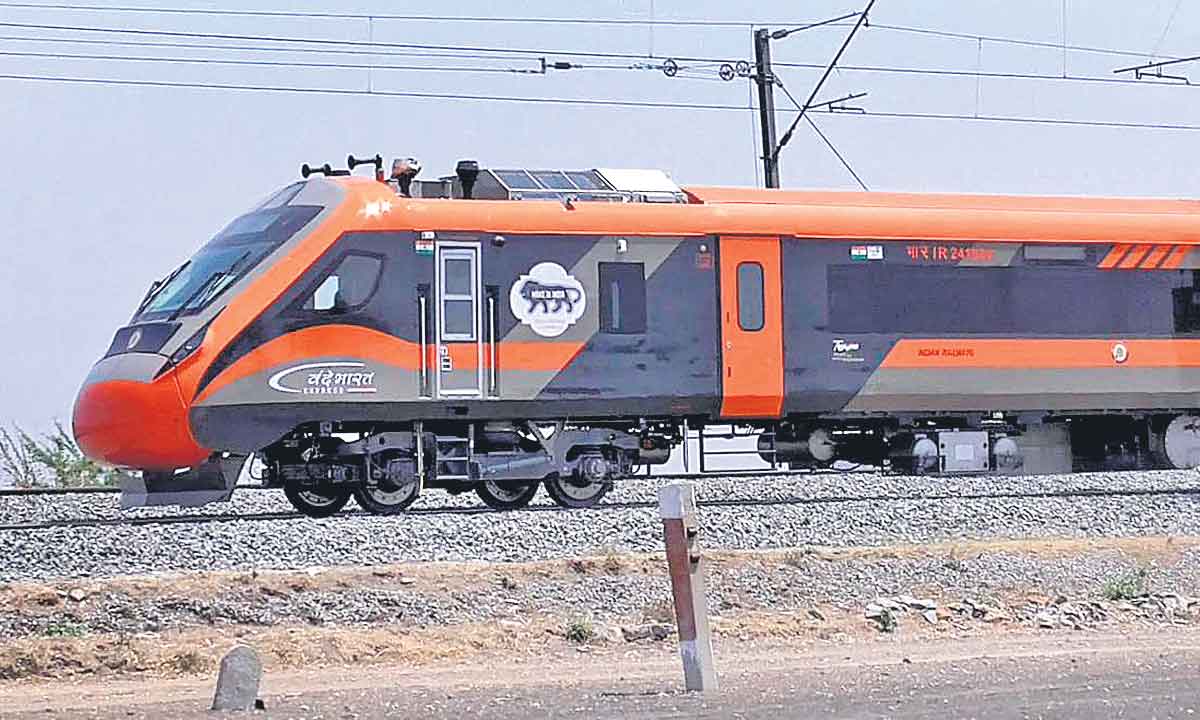 ‘మహా’ నుంచి రాష్ర్టానికి తొలి వందేభారత్‌ రైలు
