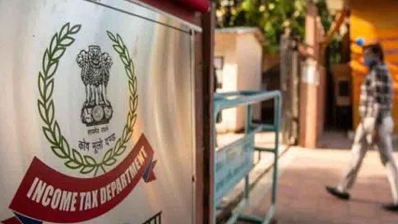 హైదరాబాద్‌లో ఐటీ సోదాలు