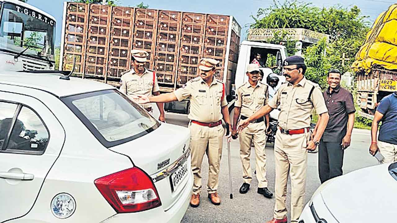 అక్రమ రవాణాపై ప్రత్యేక నిఘా