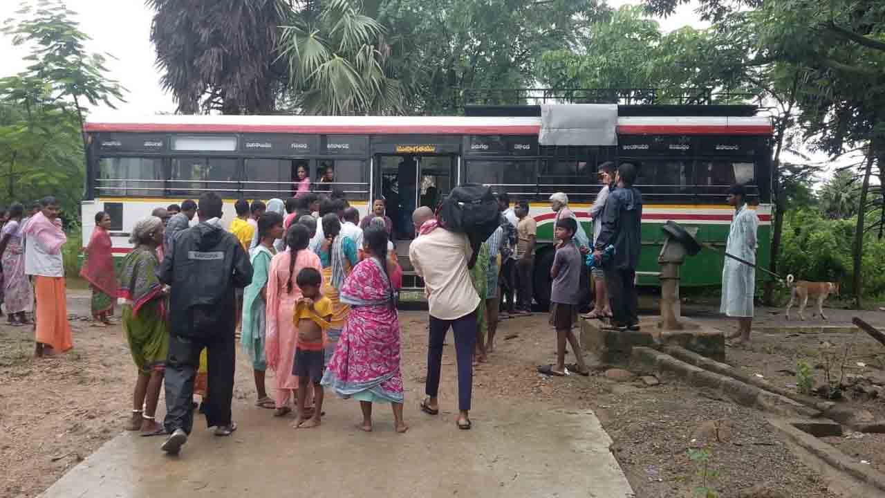 వరదలో చిక్కుకున్న ఆర్టీసీ బస్సు