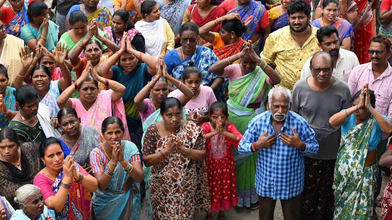 Suryapet | 50 ఏండ్ల నుంచి ఇక్కడే ఉంటున్నాం.. మా ఇండ్లు కూల్చొద్దు