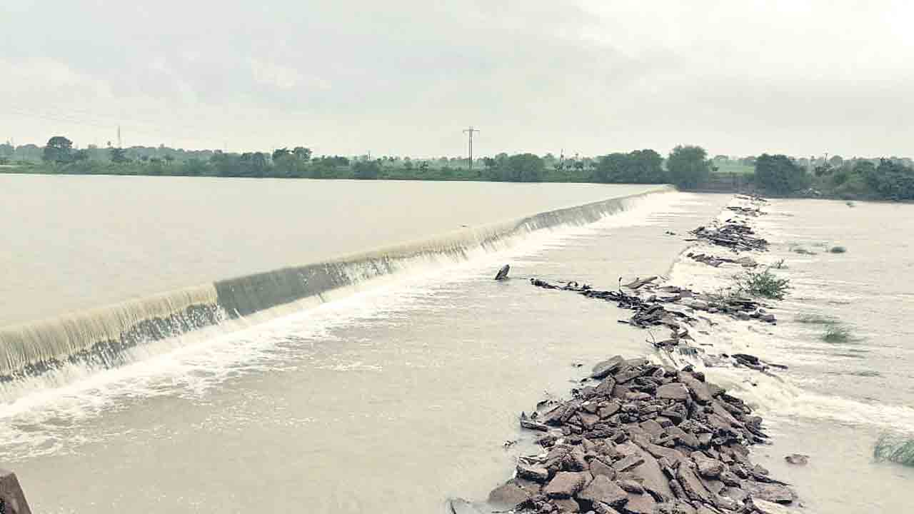 జిల్లాలో భారీ వర్షాలు