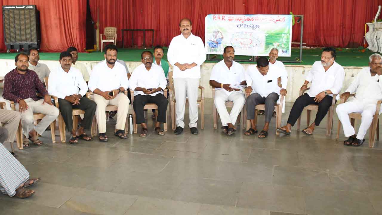 పోరుబాటలో ట్రిపుల్‌ ఆర్‌ బాధితులు