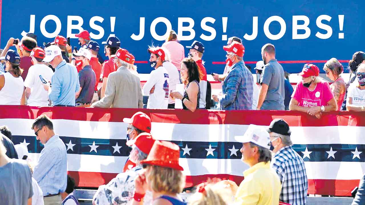 Indian Students | చెదిరిపోతున్న డాలర్‌ డ్రీమ్స్‌.. అమెరికా జాబ్‌ మార్కెట్‌లో తీవ్ర సంక్షోభం!