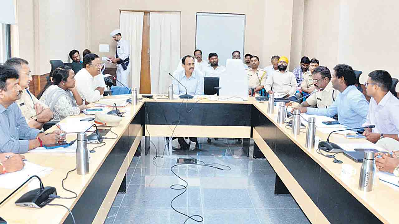 రోడ్డు ప్రమాదాల నివారణకు చర్యలు చేపట్టాలి