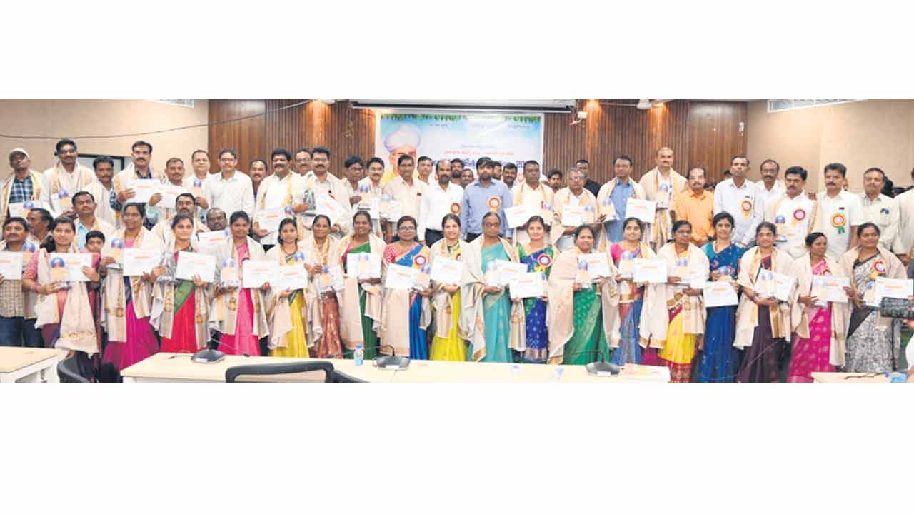 గురువులే మార్గనిర్దేశకులు