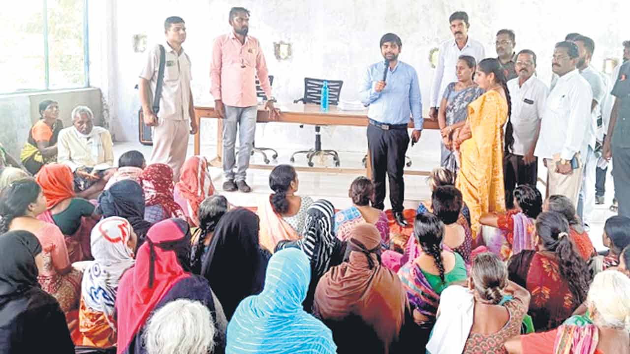 సర్వేపై నిర్లక్ష్యం వద్దు : కలెక్టర్‌ కుమార్‌ దీపక్‌