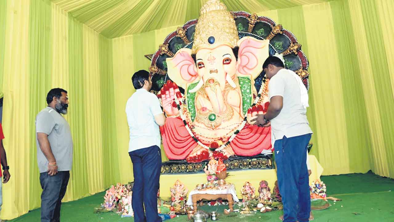 పండుగలను ప్రశాంతంగా నిర్వహించుకోవాలి