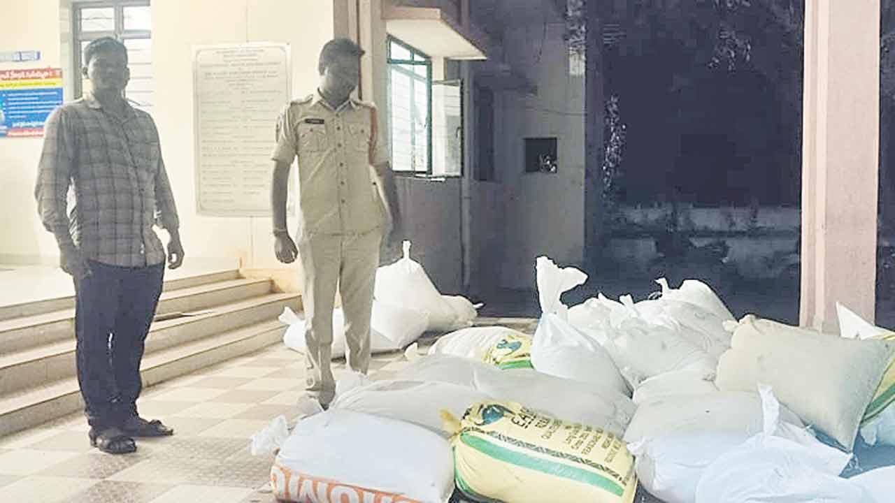 జోరుగా రేషన్‌ దందా