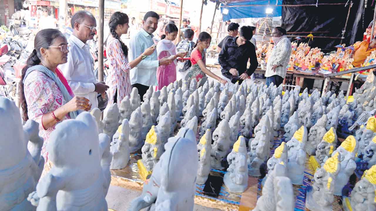 మట్టి గణపతి నమోస్తుతే..