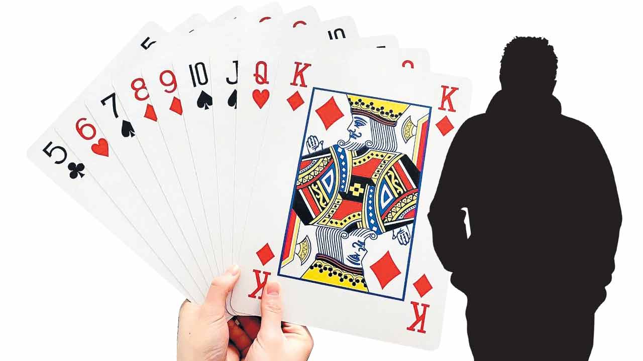 ప్రముఖులు పేక ఆడొచ్చు!