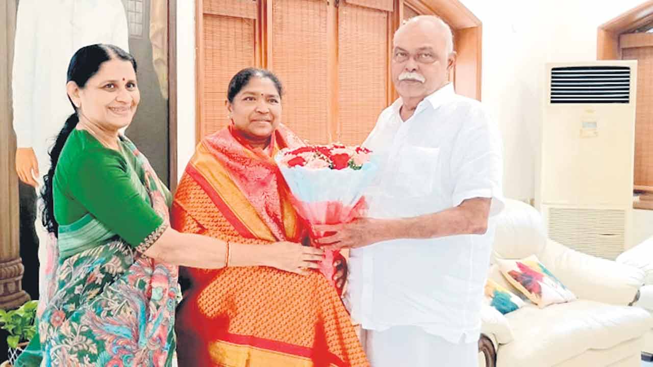 మొన్న భట్టి.. నేడు సీతక్క