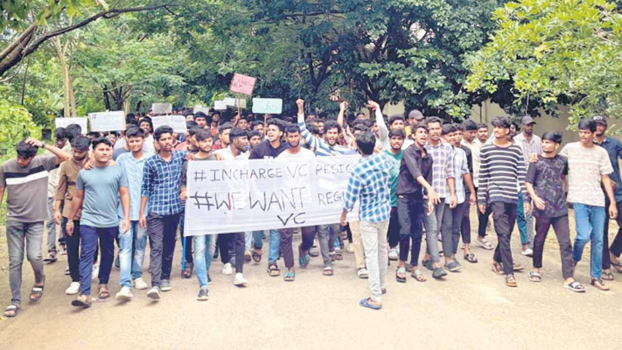 నాడు గోడ దూకి.. నేడు పట్టించుకోని రేవంత్‌