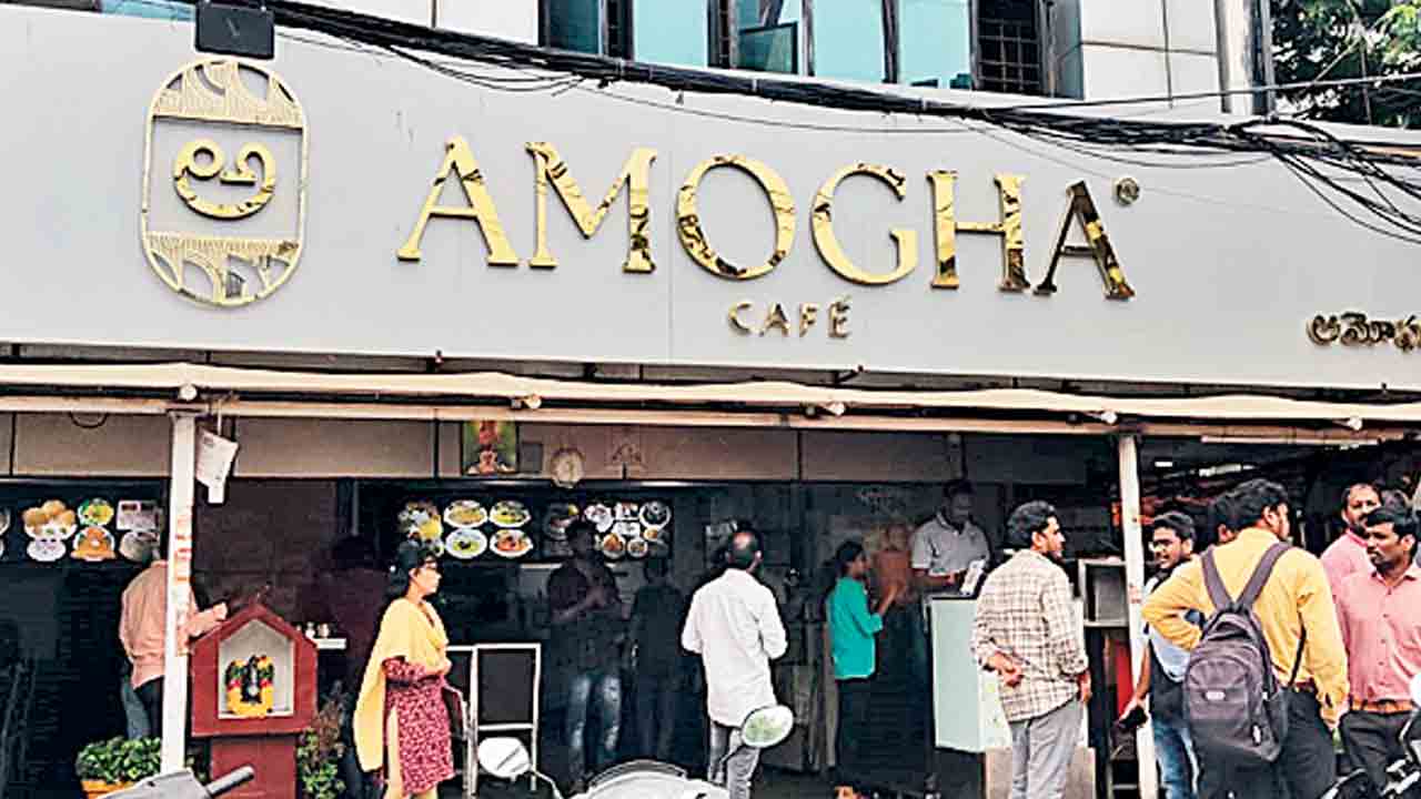 హోటల్‌లో విద్యుత్‌ షాక్‌.. కార్మికుడి మృతి