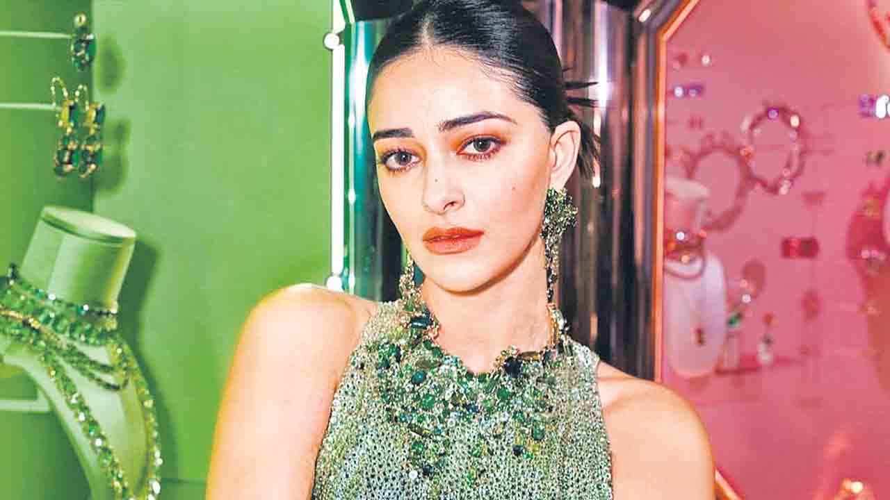 Ananya Pandey | అలా అయితే ఐటమ్‌సాంగ్‌కి రెడీ: అనన్య పాండే