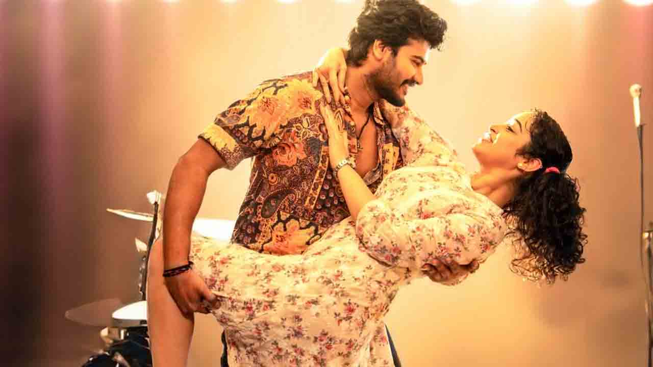 Apsara Rani | మాయ చేస్తున్న అప్సరా రాణి.. ఏం మాయని సాంగ్‌కు సూపర్ రెస్పాన్స్‌