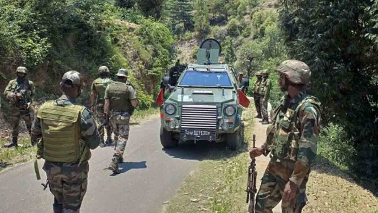 Army Personnel | అదుపుతప్పి లోయలోపడిన వాహనం.. నలుగురు ఆర్మీ సిబ్బంది మృతి