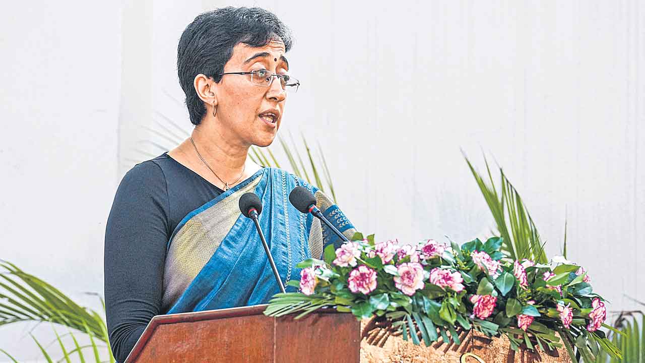 ఢిల్లీ కొత్త సీఎంగా ఆతిశీ ప్రమాణం