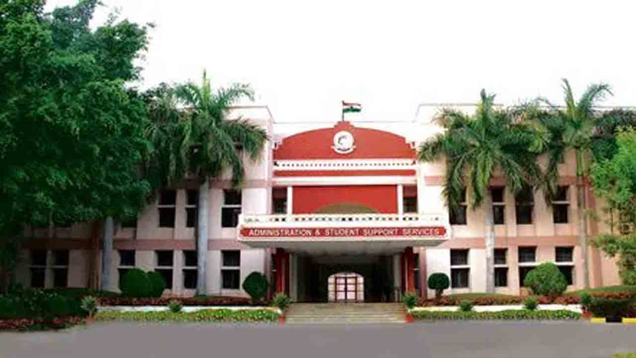 అంబేద్కర్‌ వర్సిటీ స్థలాన్ని ఇవ్వొద్దు