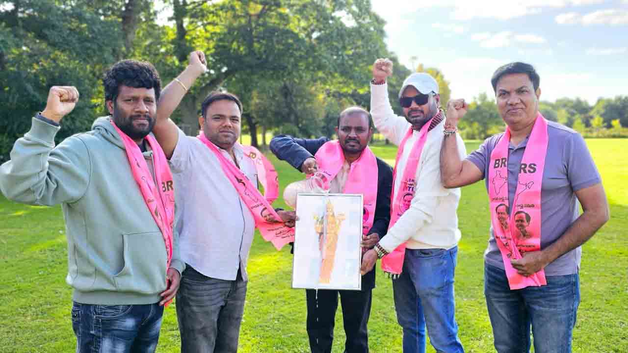 NRI News | రాజీవ్ విగ్ర‌హావిష్క‌ర‌ణ‌కు వ్య‌తిరేకంగా లండన్ లో తెలంగాణ తల్లికి క్షీరాభిషేకం