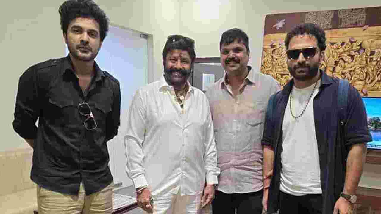 Balakrishna | బాలయ్యతో విజయవాడకు చేరుకున్న విశ్వక్‌సేన్‌ , జొన్నలగడ్డ సిద్ధు